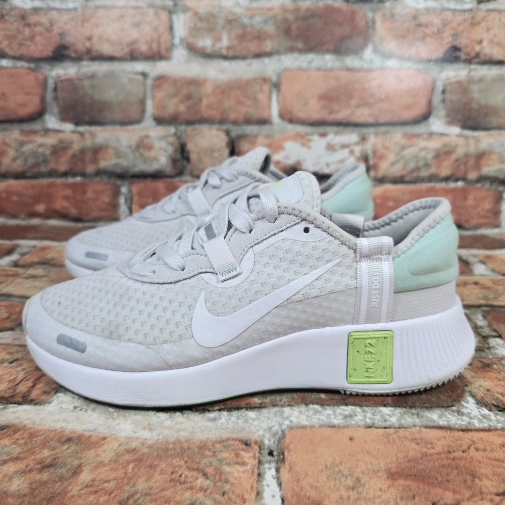 Nike Reposto White & Green Athletic Sneaker Shoes Womens Size 7.5